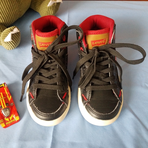 🚀 Levis Kid Hightops 🚀 - Picture 1 of 5